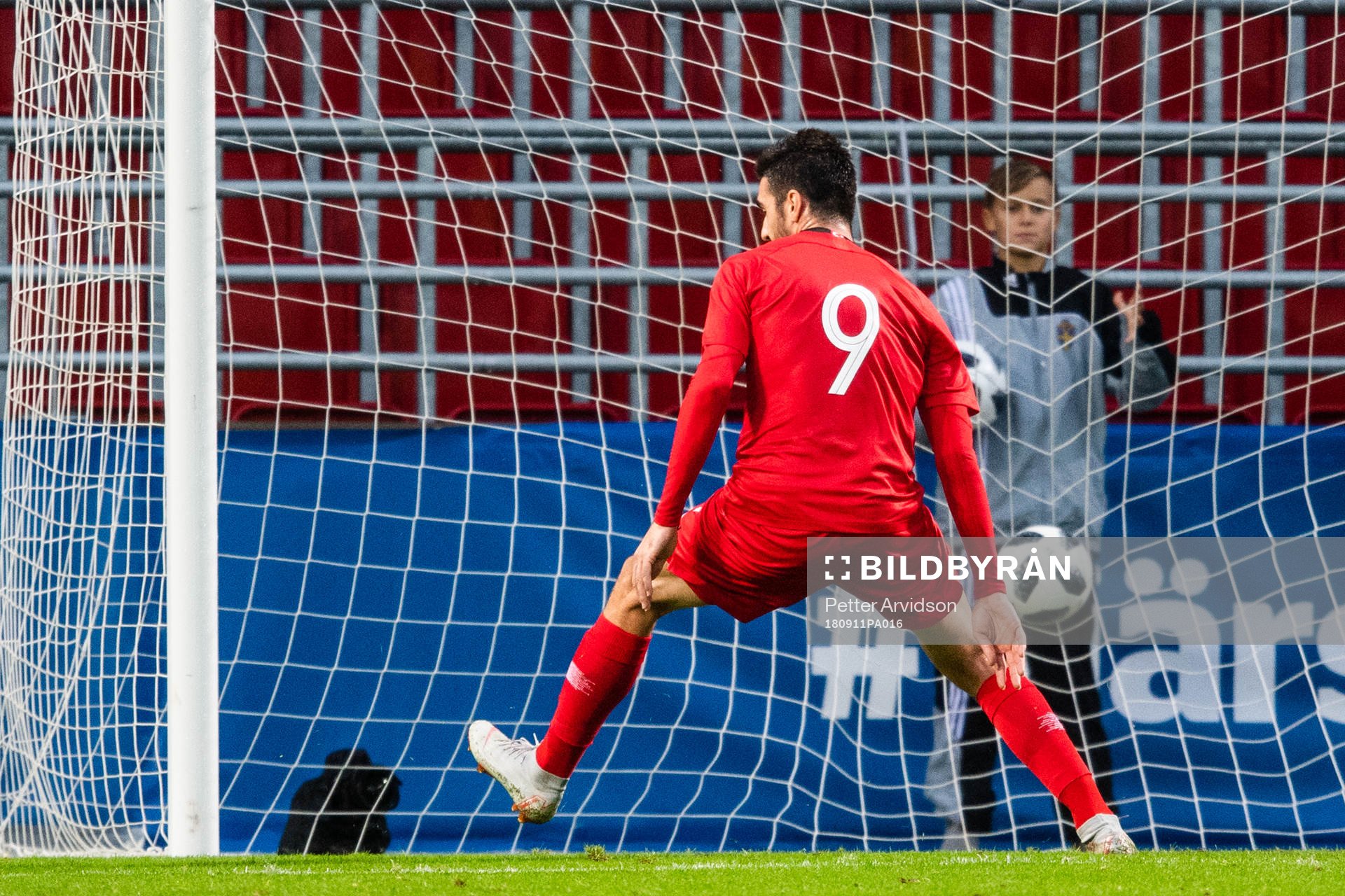 Turkiets Kubilay Kanatsizkusgör 0-1-målet