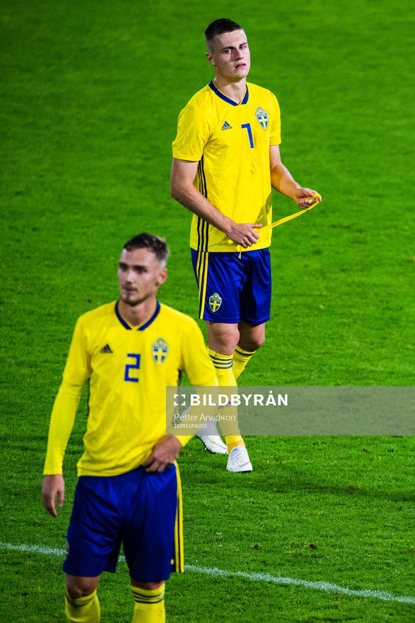 Sveriges Mattias Svanberg och Linus Wahlqvist deppar