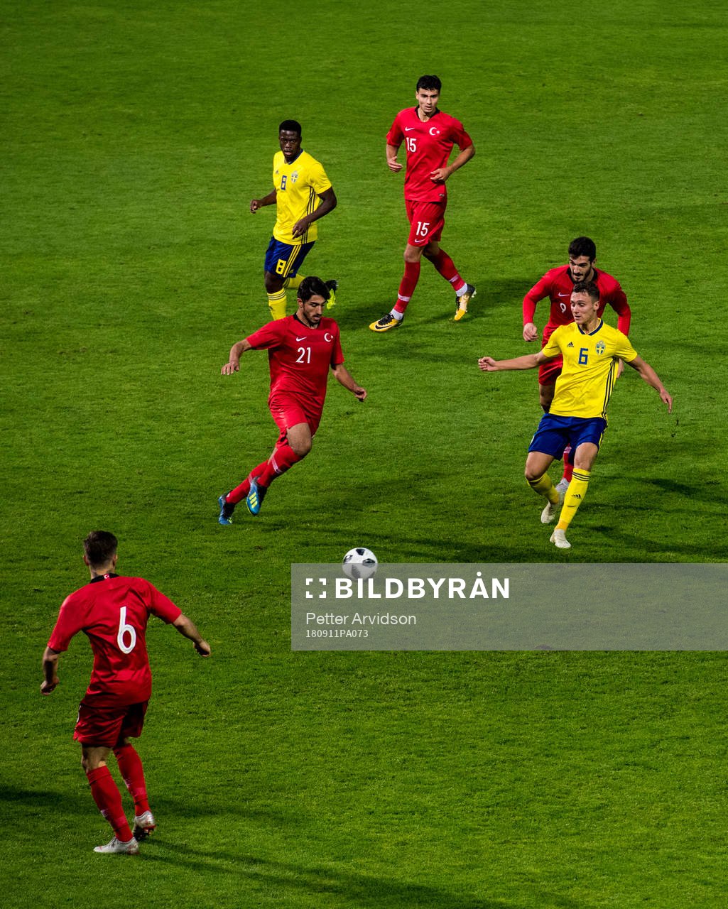 Sveriges Jonathan Levi och Isak Ssewankambo mot Turkiets