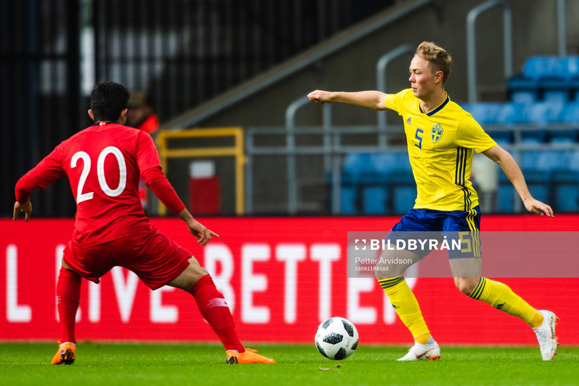 Turkiets Muhayer Oktay och Sveriges Joel Andersson