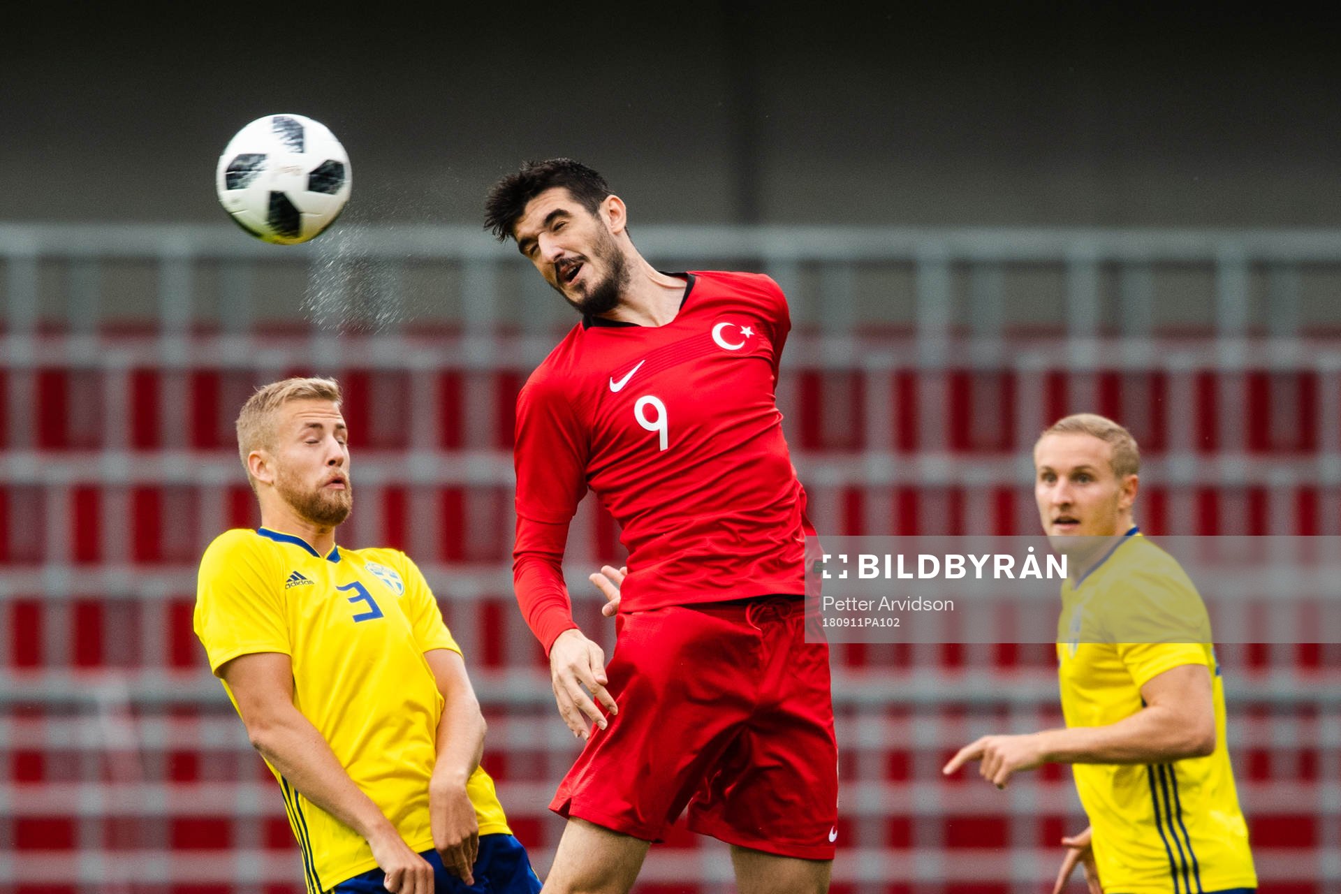 Sveriges Filip Dagerstål och Franz Brorsson i kamp om