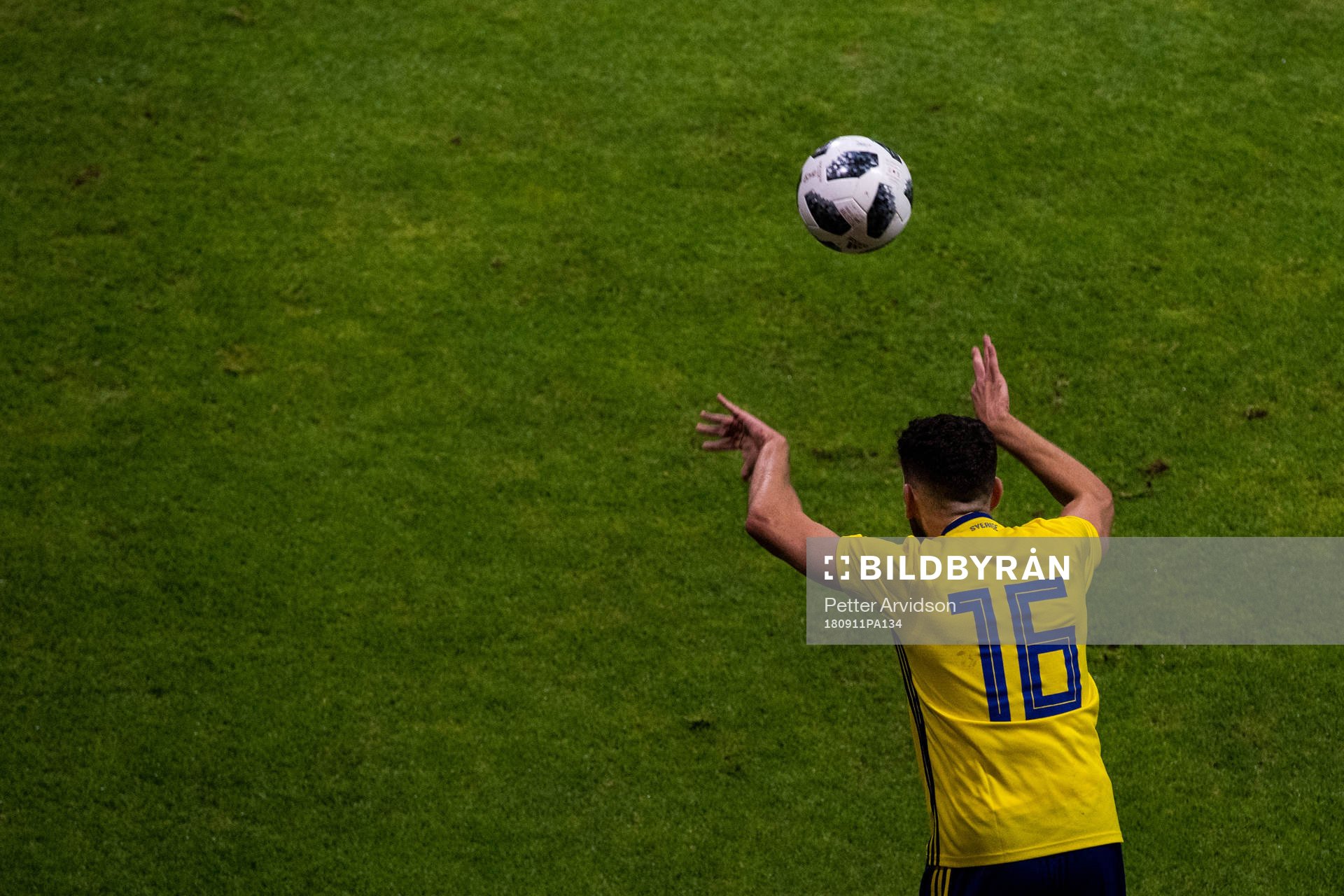Sveriges Erdal Rakip kastar ett inkast