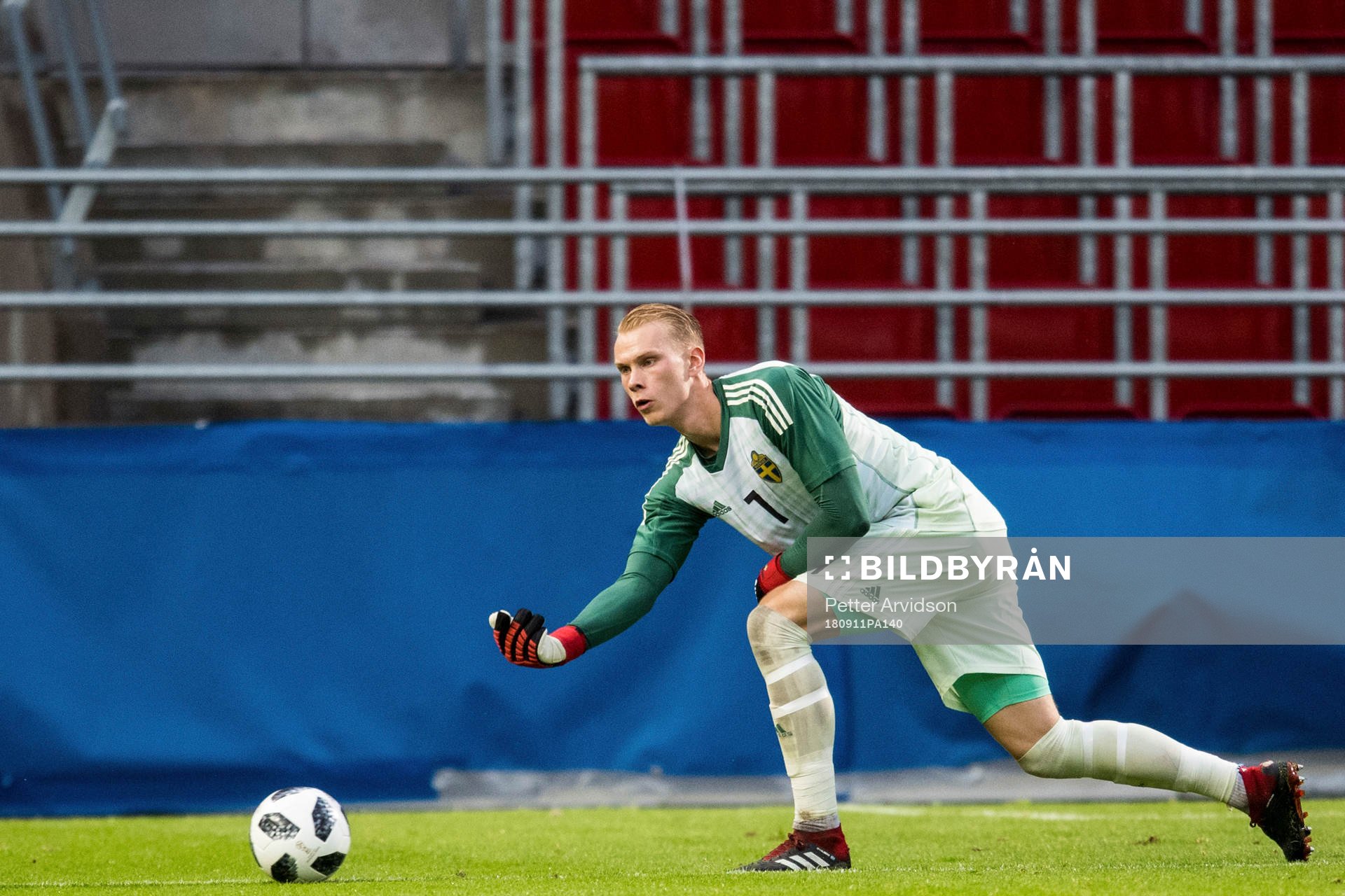 Sveriges målvakt Pontus Dahlberg under EM-kvalmatchen i fotboll mellan Sverige och Turkiet den 11 september 2018 i Helsingborg.