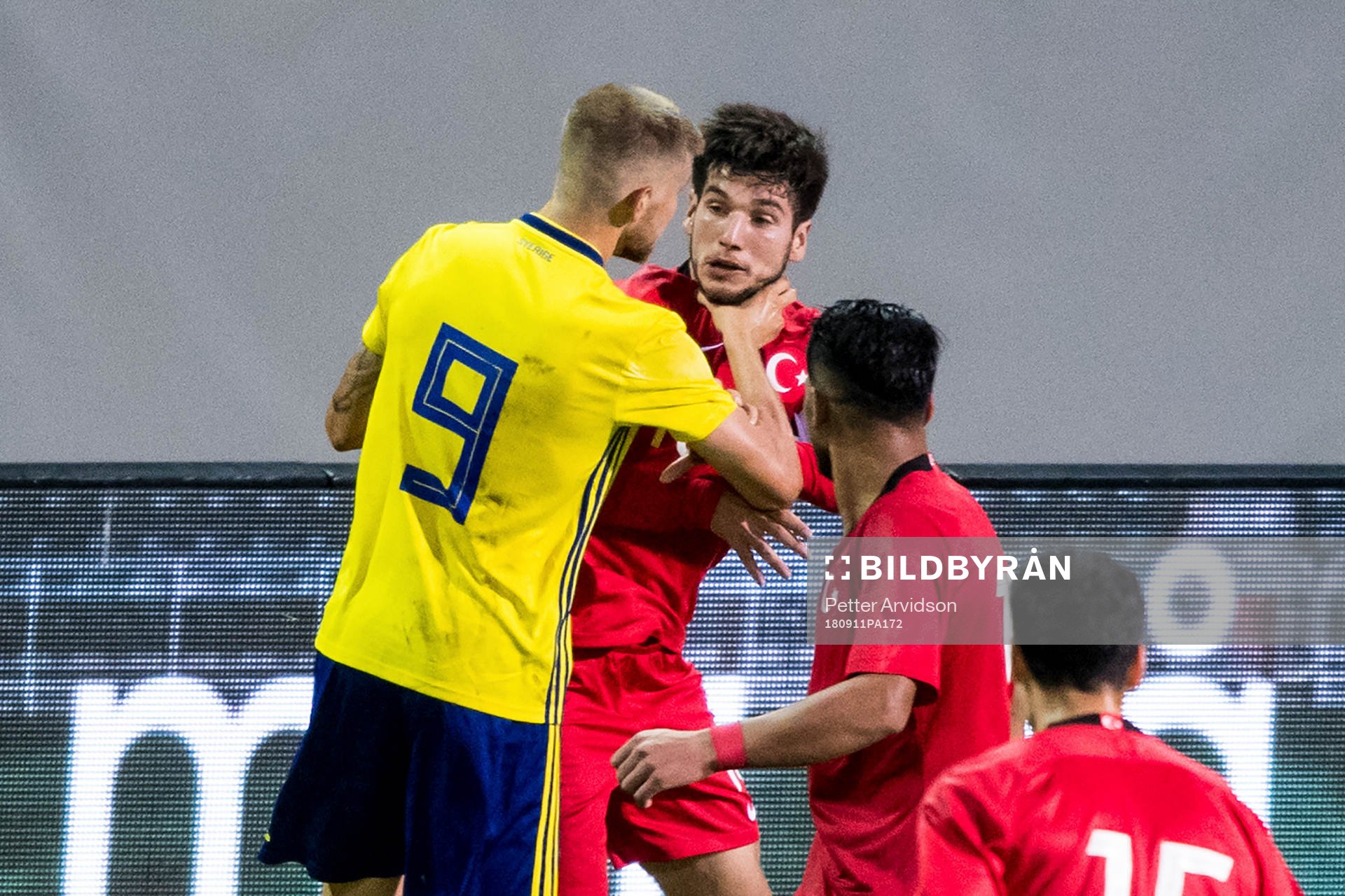 Sveriges Anton Salétros tar strypgrepp på Turkiets Melih