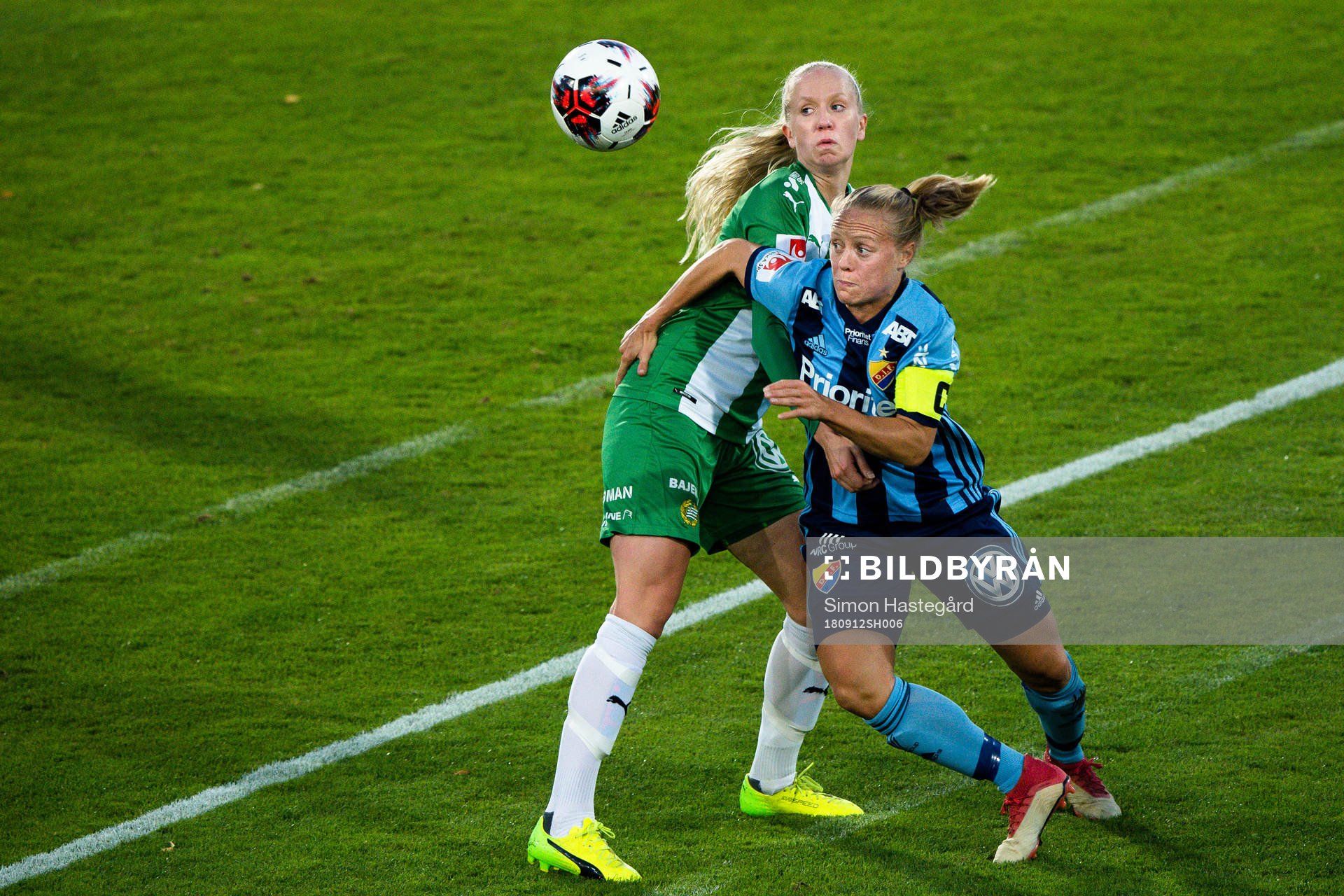Hammarbys Alexandra Lindberg och Djurgårdens Mia Jalkerud