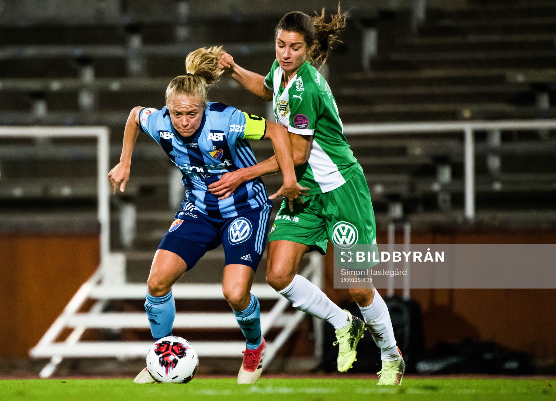 Djurgårdens Mia Jalkerud och Hammarbys Sejde Abrahamsson
