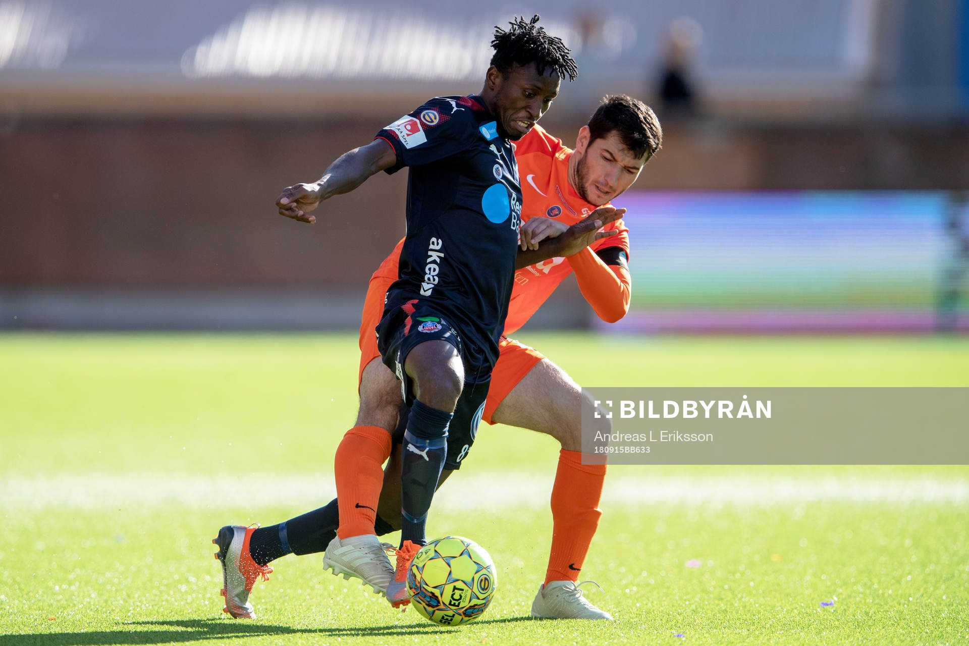 Helsingborgs Mamudu Moro och AFC Eskilstunas Anel Rashkaj