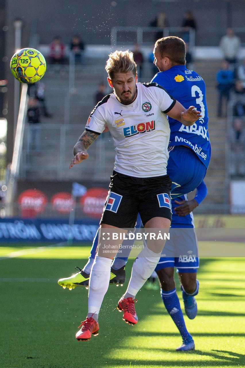 Örebros Daniel Björnkvist och Sundsvalls Dennis Olsson
