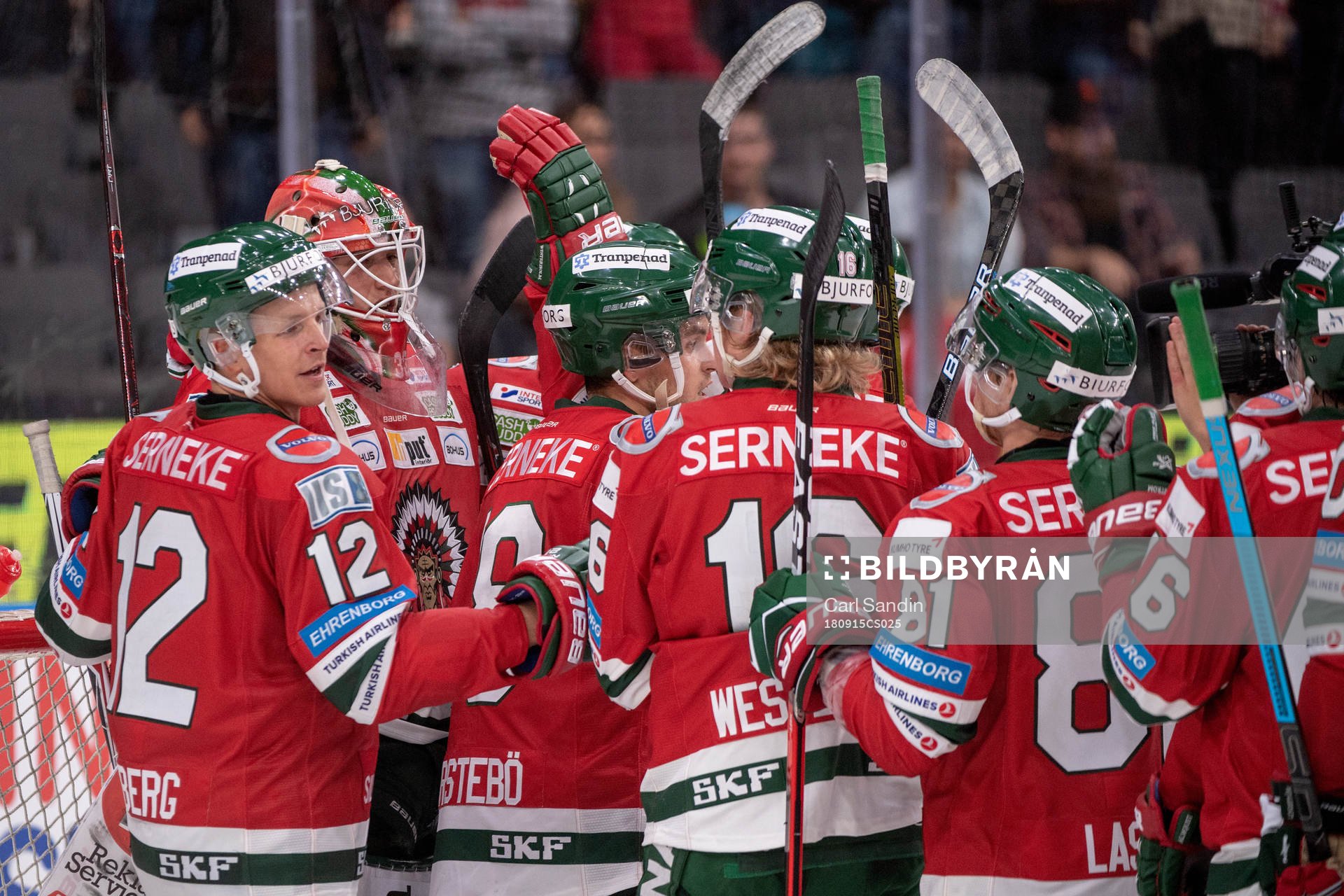 Frölundas spelarna jublar