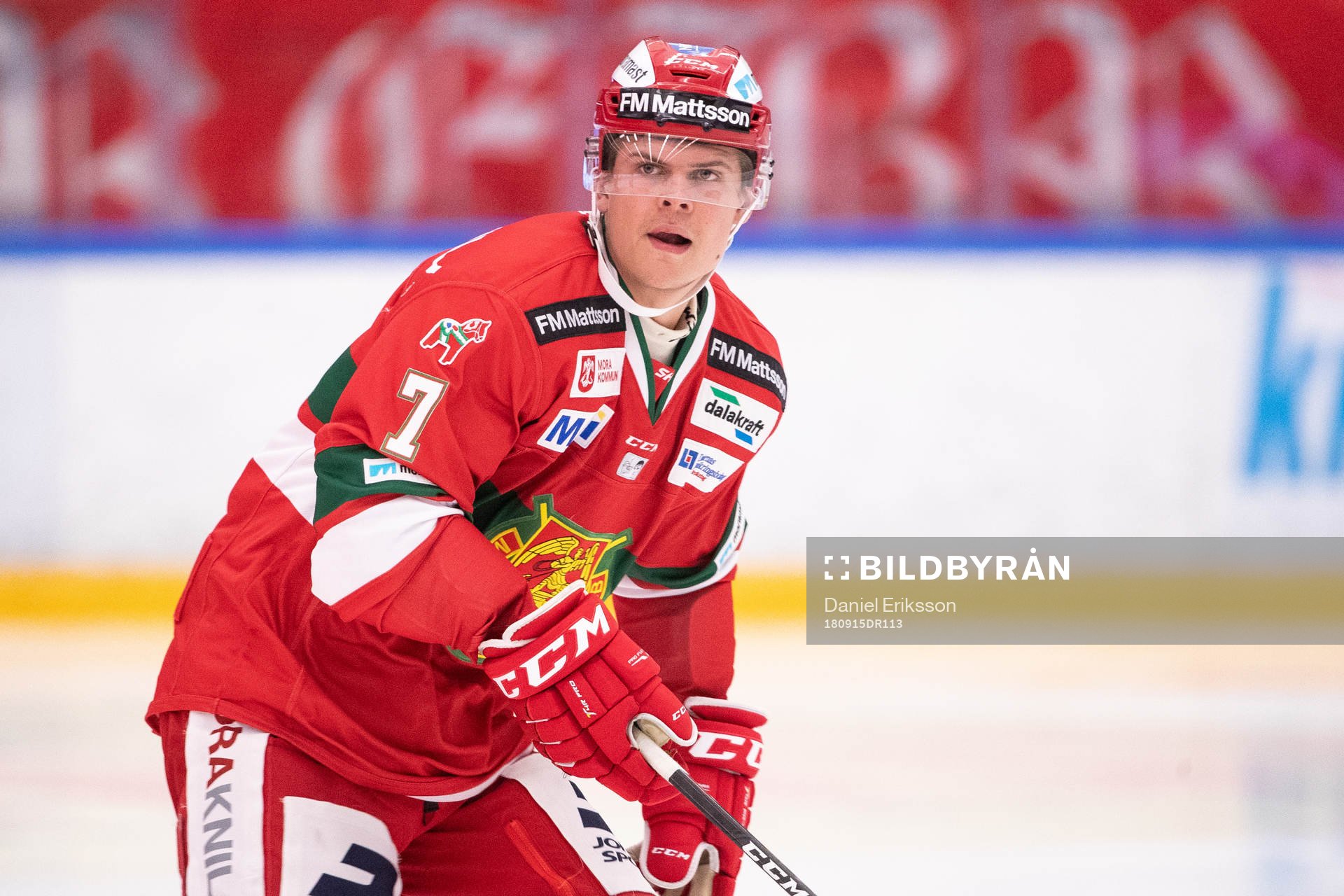 Moras Erlend Lesund  i ishockeymatchen i SHL mellan Mora