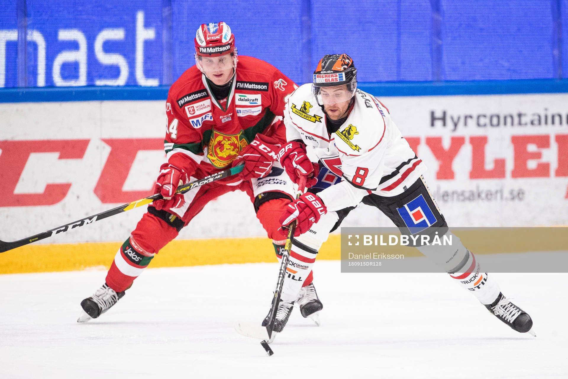 Moras Sebastian Hartmann och Örebros Tyson Spink  i