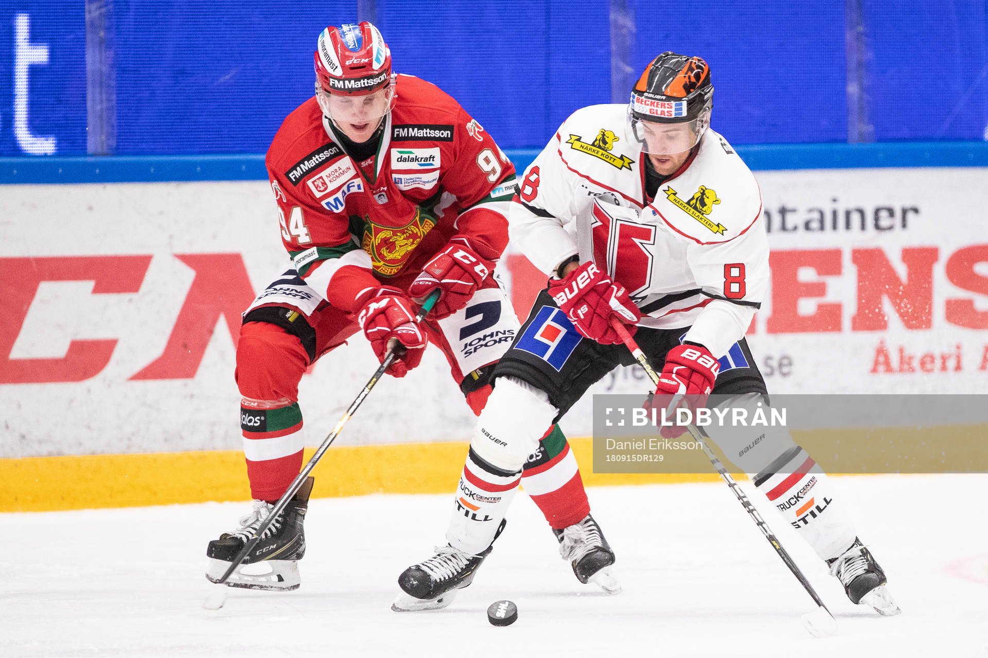 Moras Sebastian Hartmann och Örebros Tyson Spink  i
