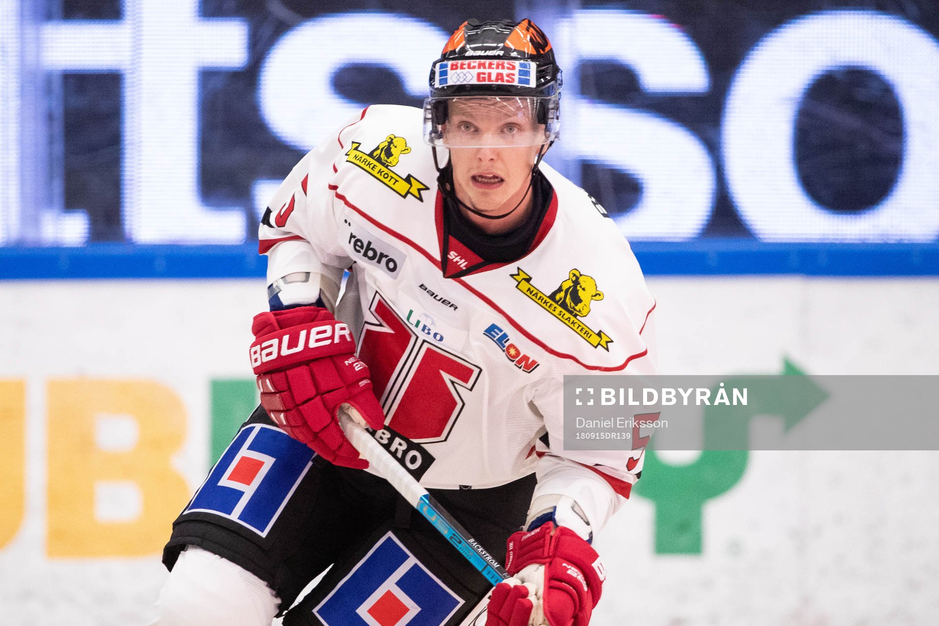 Örebros Gustav Backström  i ishockeymatchen i SHL mellan