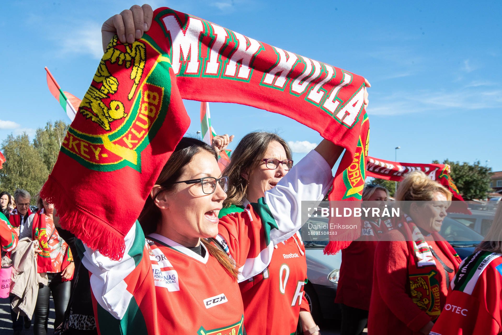 Moras supporters