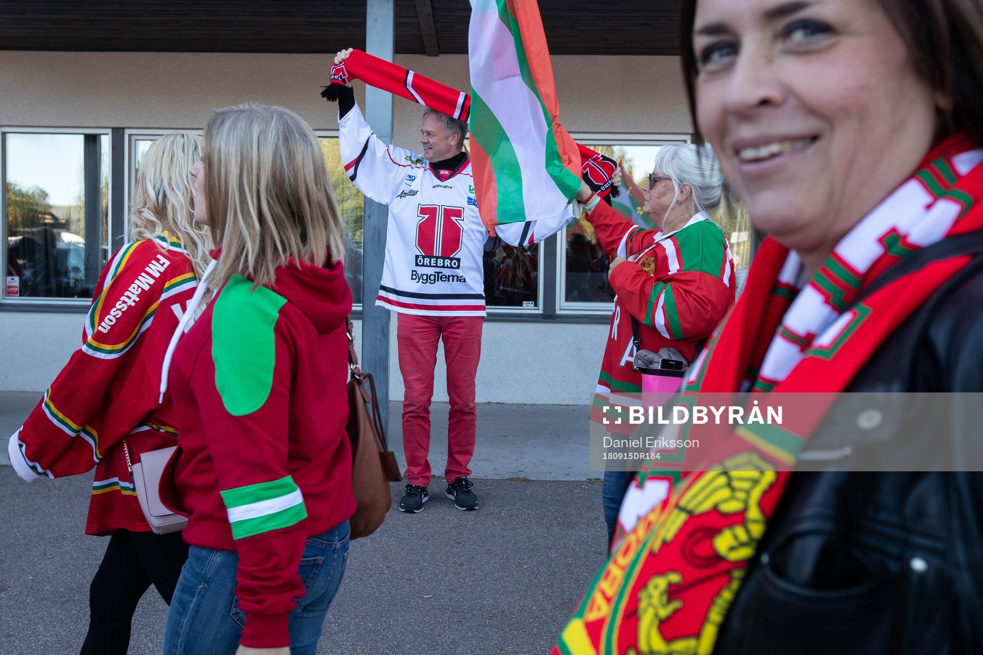 Moras supporters