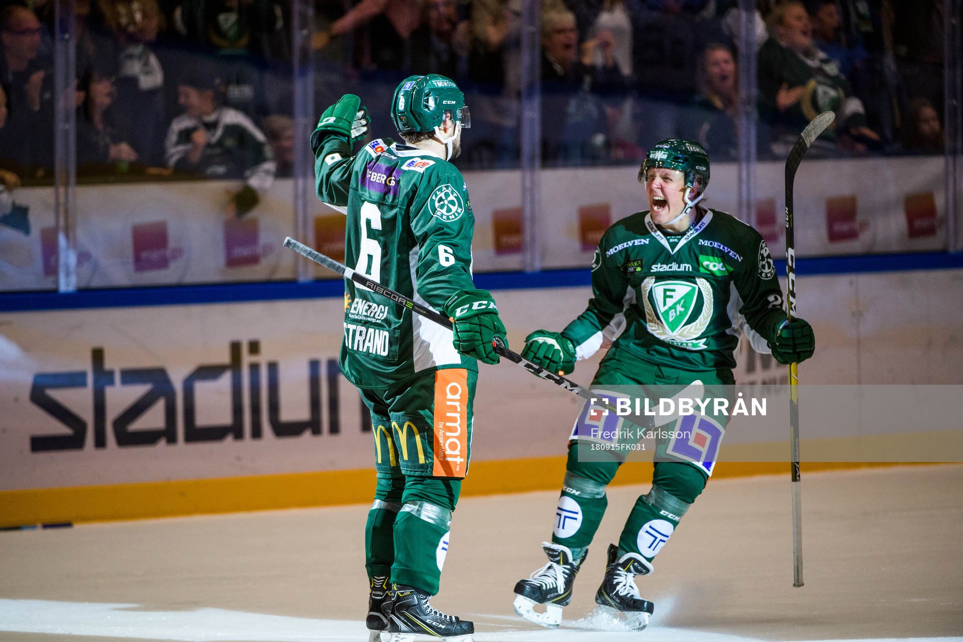 Färjestads Mikael Wikstrand och Fabian Zetterlund jublar