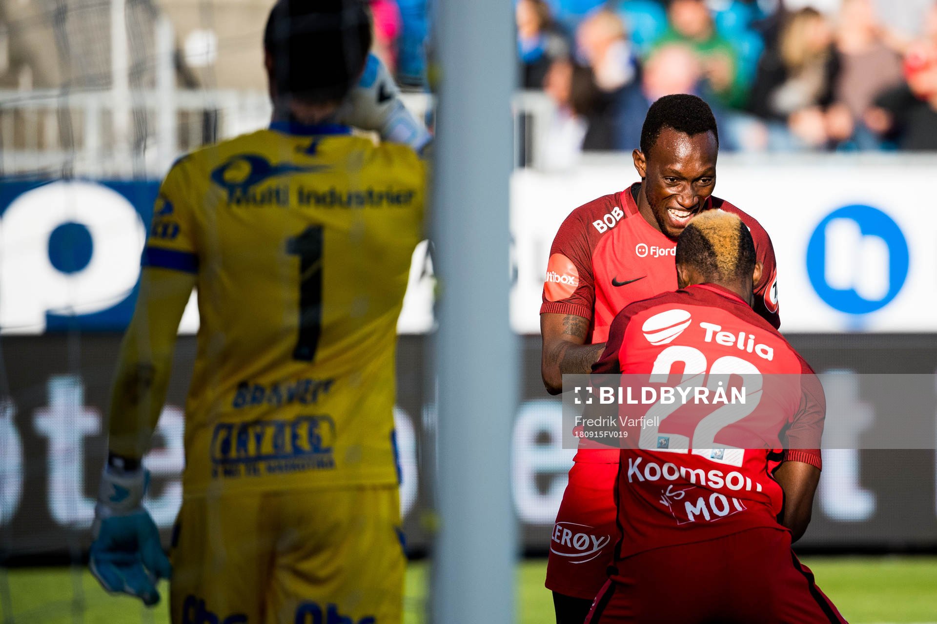 Daouda Bamba of Brann celebrates
