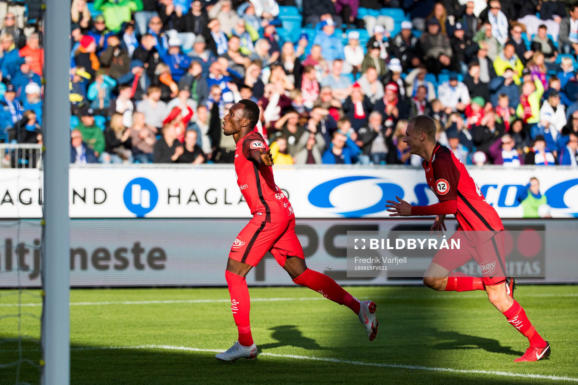 Daouda Bamba and Kristoffer Barmen of Brann celebrate