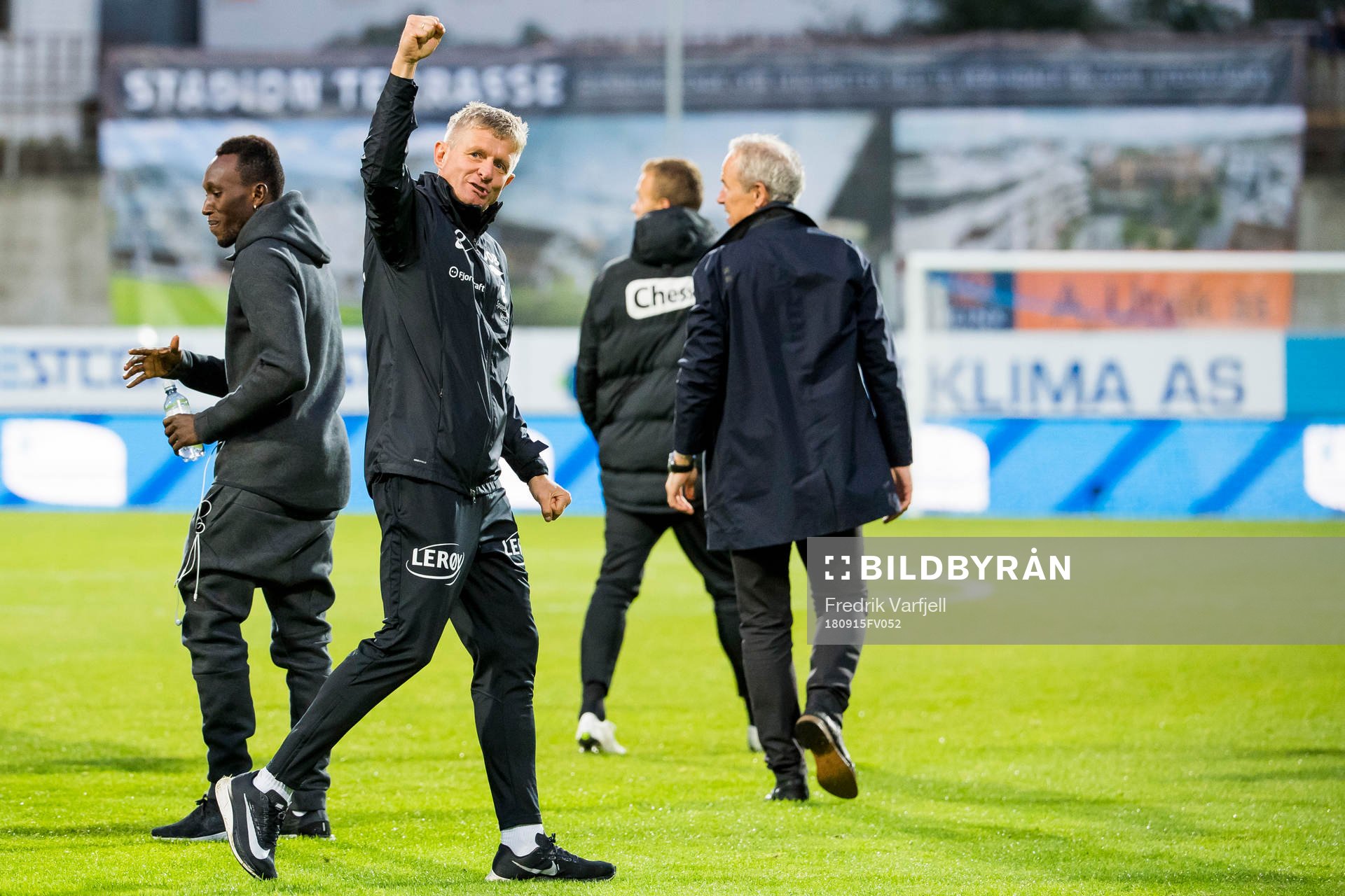Daouda Bamba of Brann and Lars Arne Nilsen, head coach of Brann, celebrate after the Eliteserien match between Haugesund and Brann on September 15, 2018 in Haugesund.
