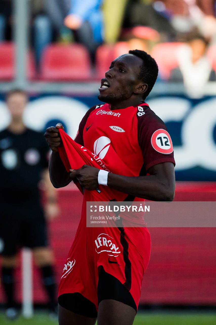 Daouda Bamba of Brann celebrates