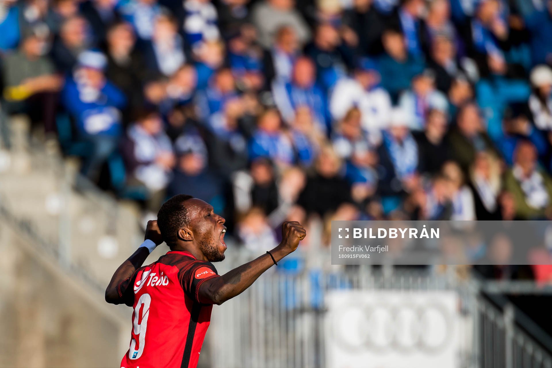 Daouda Bamba of Brann celebrates