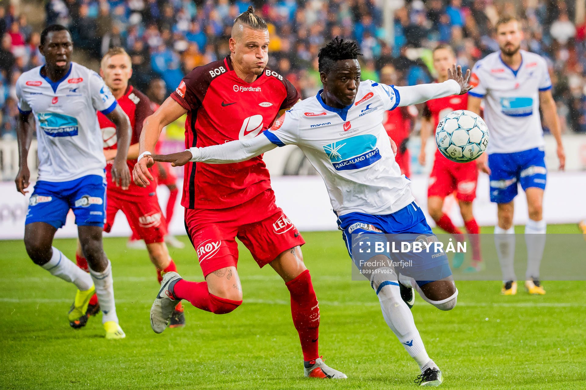 Vito Wormgoor of Brann and David Akintola of Haugesund