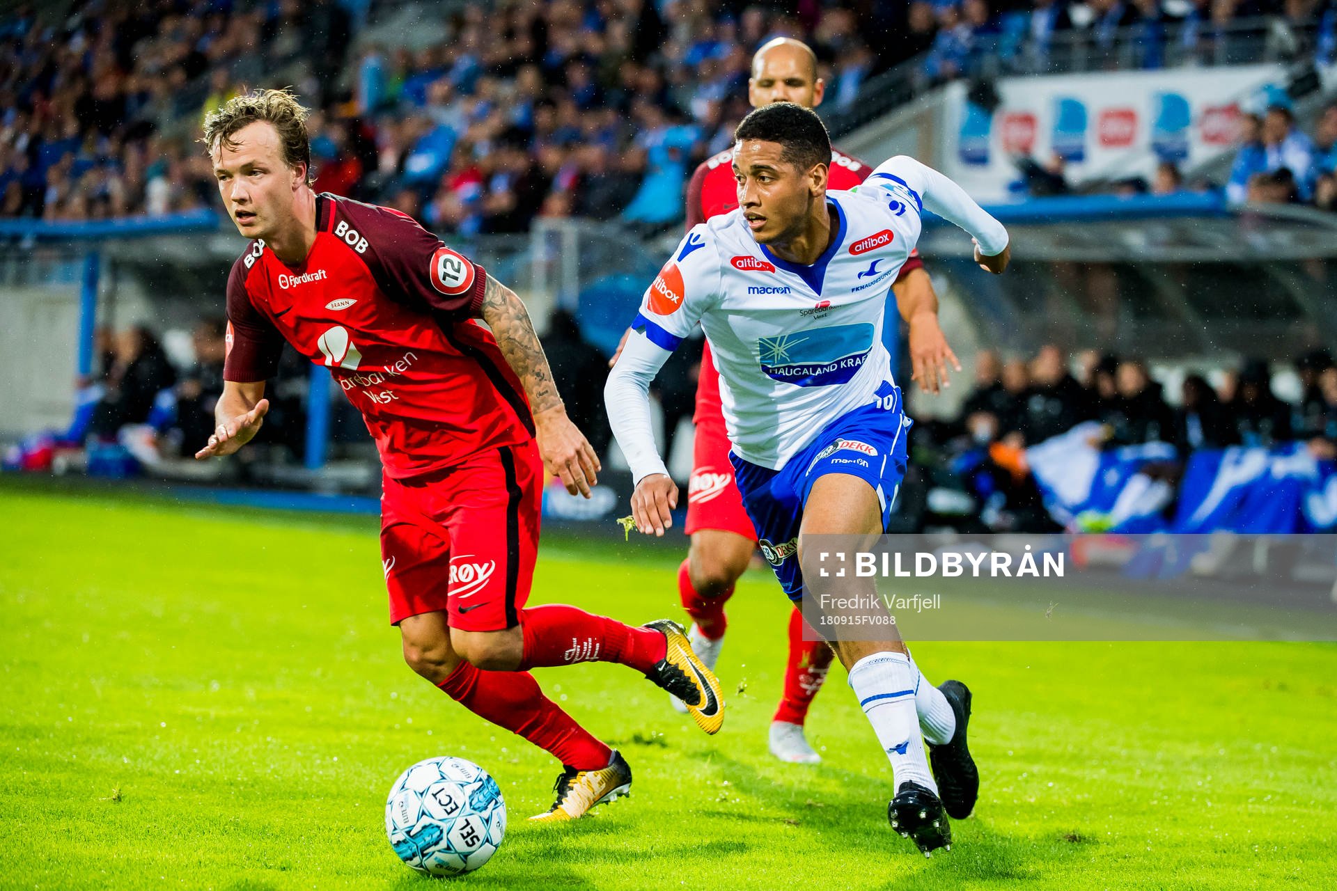 Fredrik Haugen of Brann and Bruno Miguel Santos Leite of Haugesund during the Eliteserien match between Haugesund and Brann on September 15, 2018 in Haugesund. 