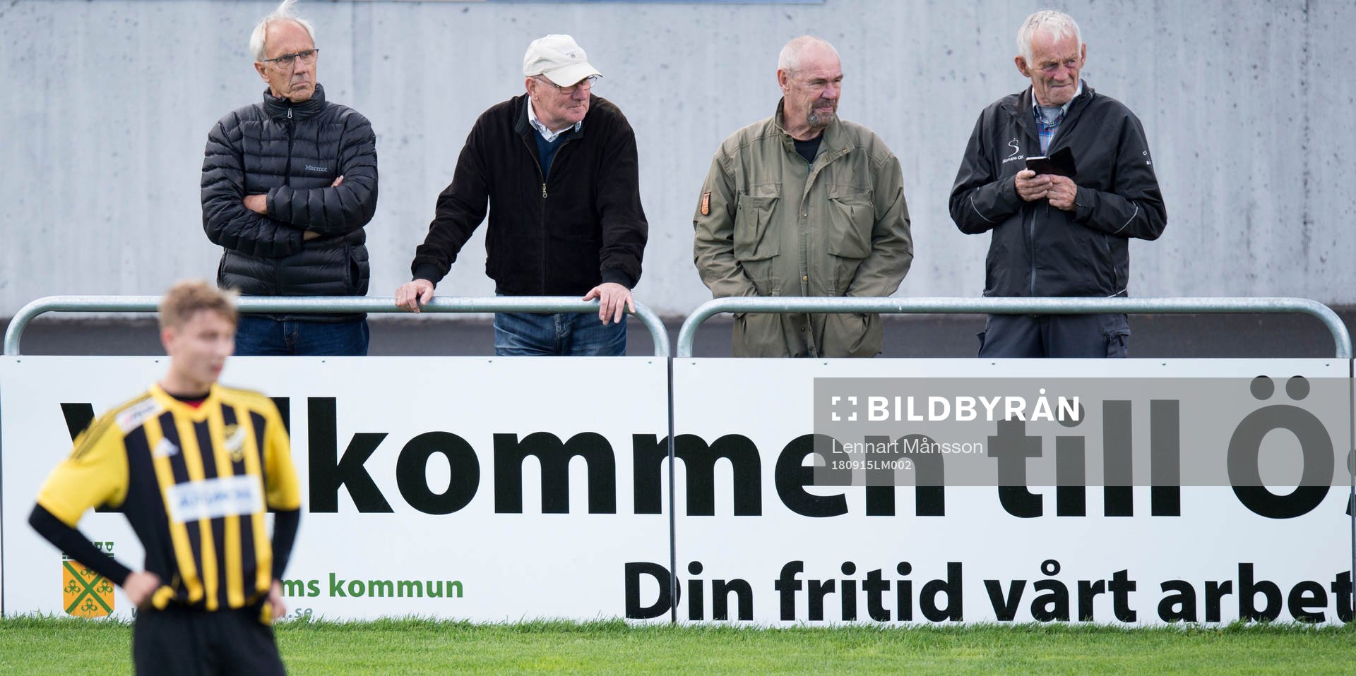Fyra sammanbitna åskådare känner sig välkomna till