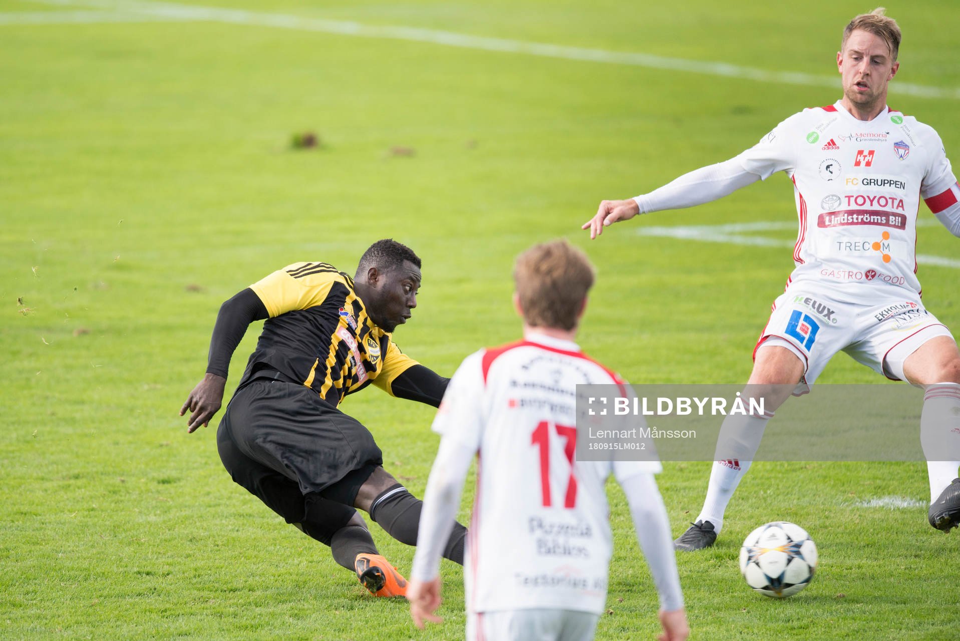 IFK Hässleholms Mike Andrew gör 1-0 i matchen i division
