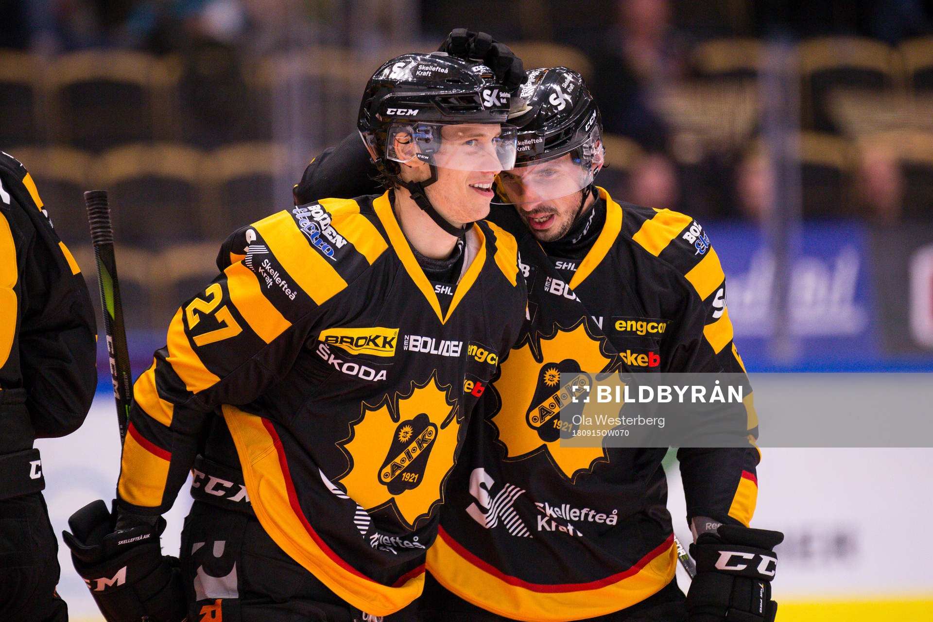 Skellefteås Robin Alvarez och Fredrik Lindgren jublar