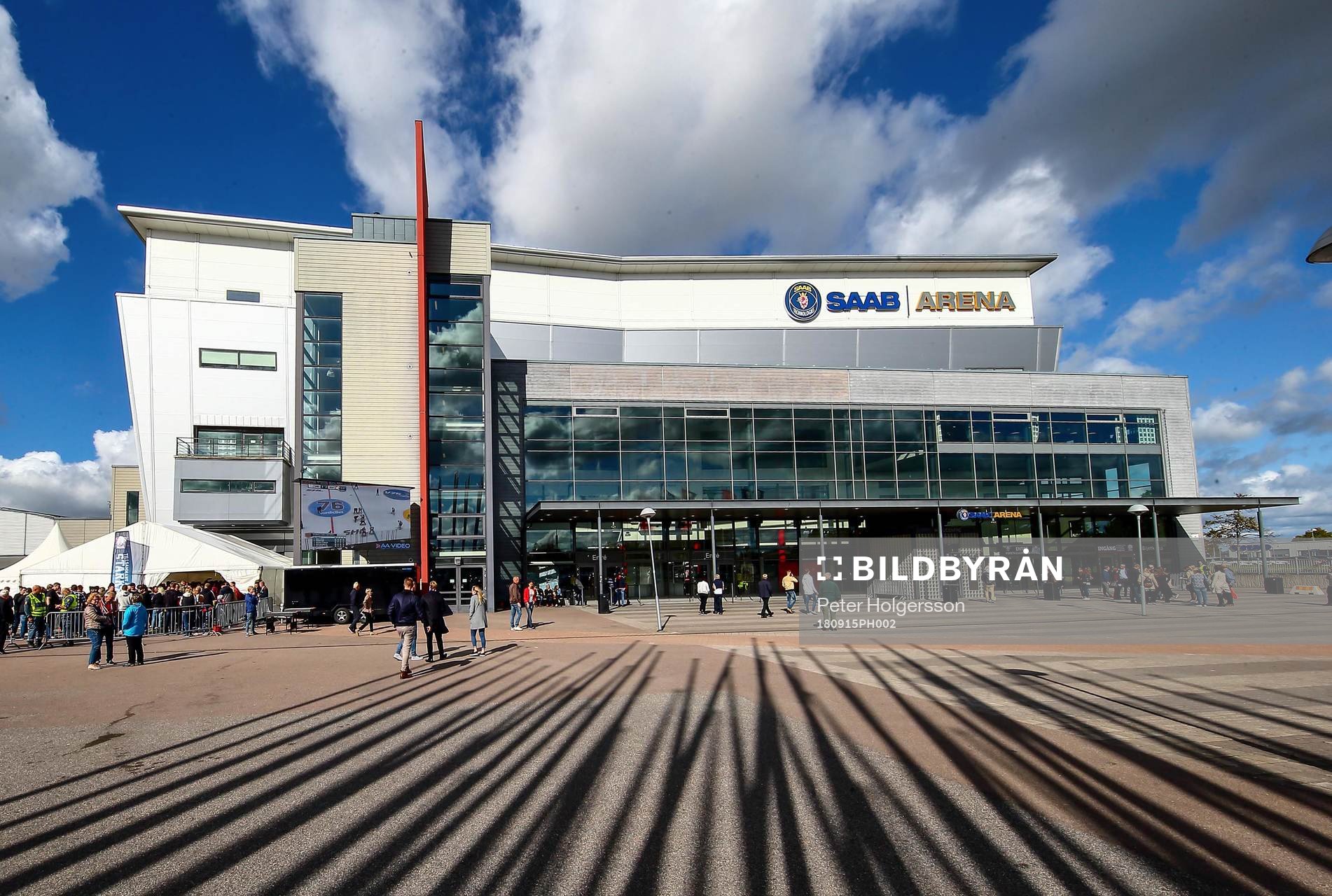 Utanför SAAB Arena