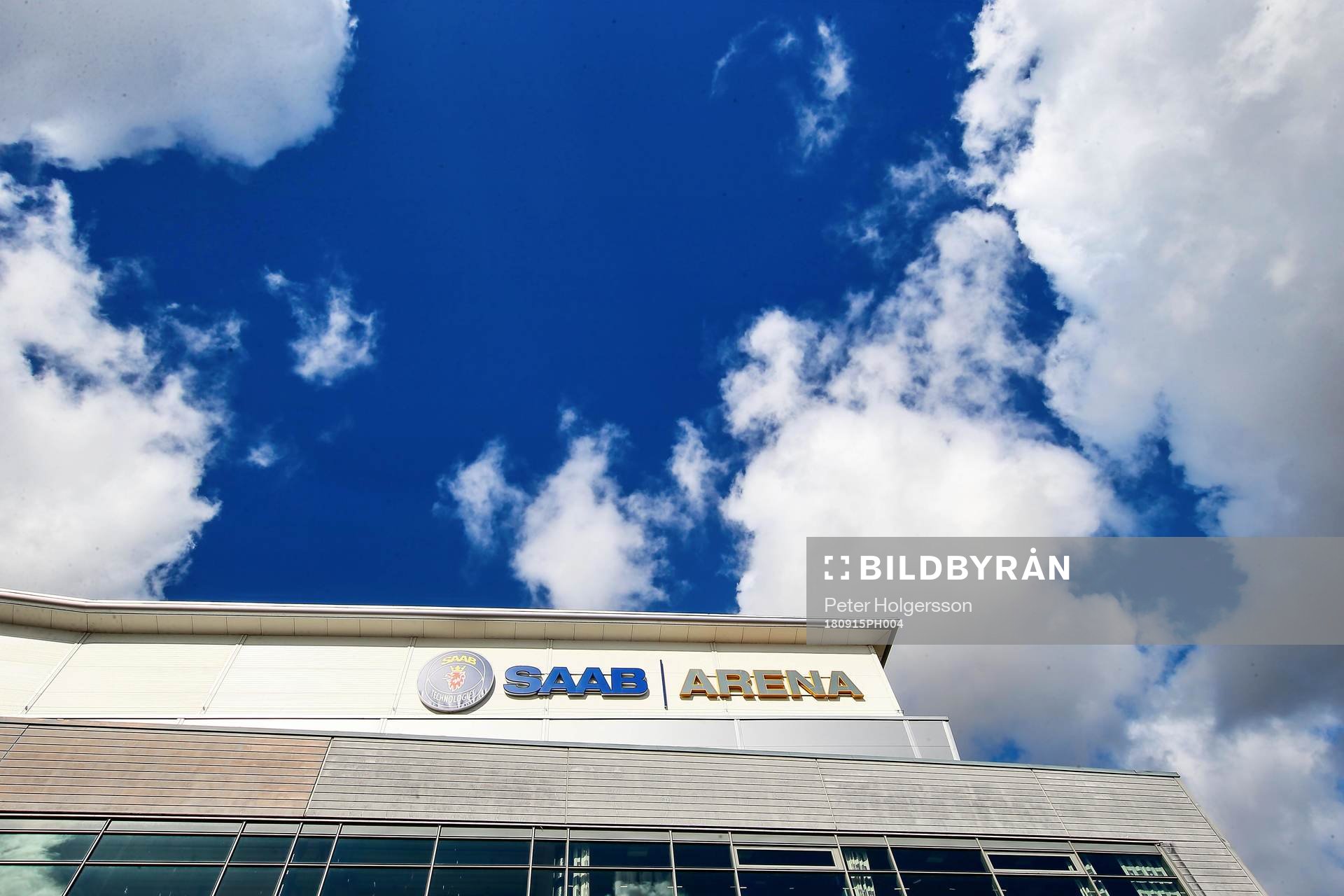 Utanför SAAB Arena
