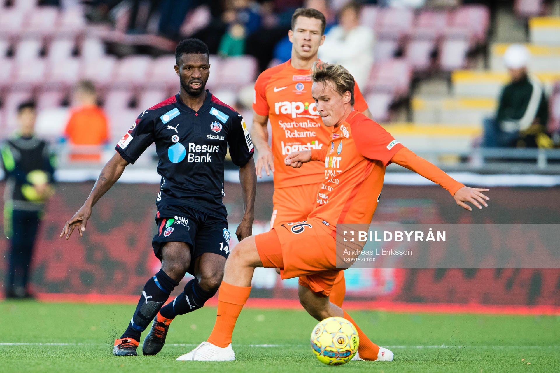 Helsingborgs Mohammed Abubakari och AFC Eskilstunas Robert