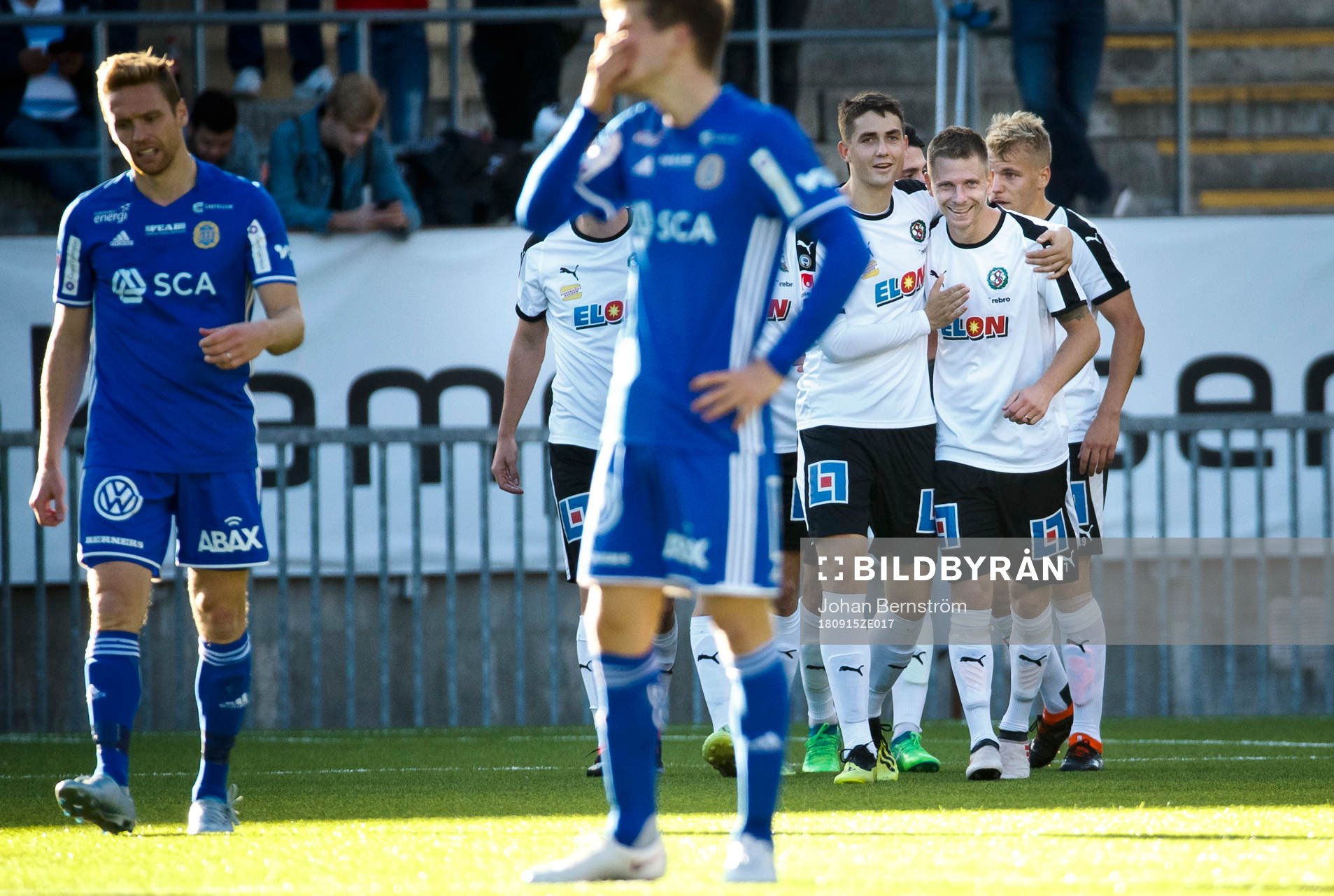 Örebros Johan Bertilsson gör 1-1 och jublar med Viktor