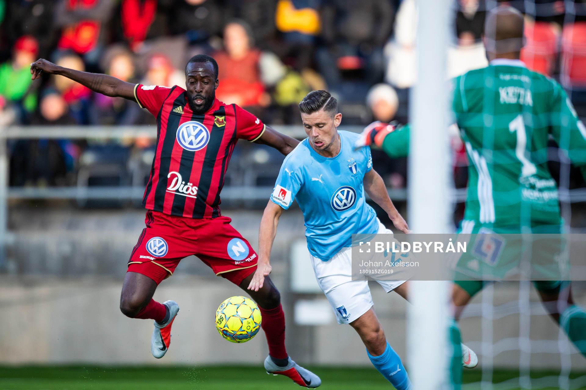 Östersunds Ronald Mukiibi  och Malmö FFs Marcus Antonsson