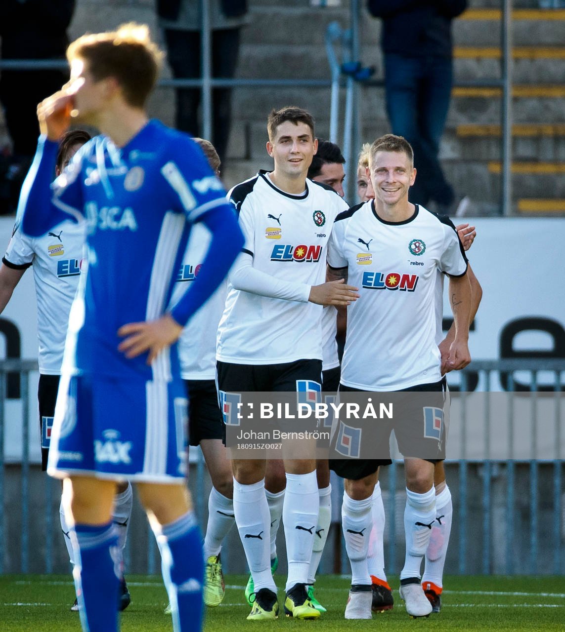 Örebros Johan Bertilsson gör 1-1 och jublar med Viktor
