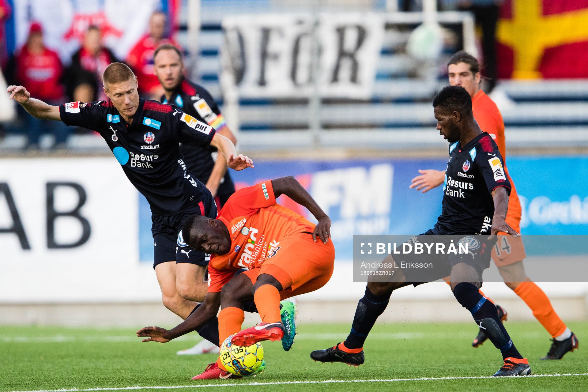Helsingborgs Markus Holgersson och Mohammed Abubakari