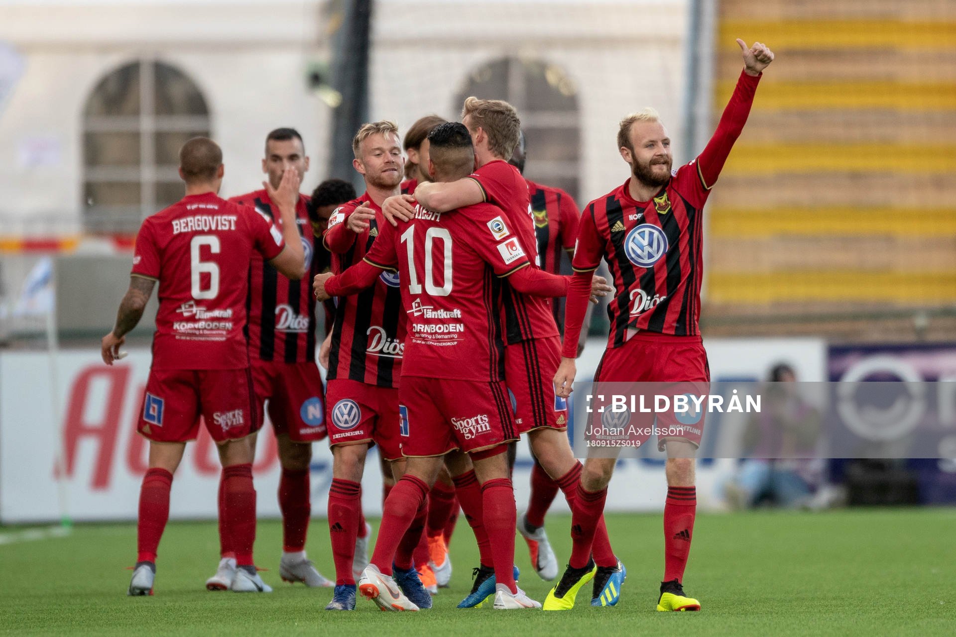 Östersunds Hosam Aiesh jublar