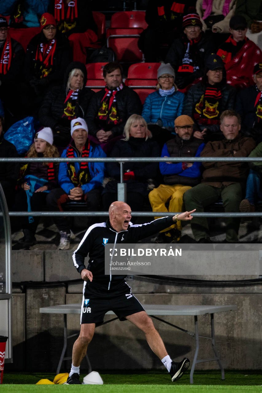 Malmö FFs tränare Uwe Rösler gestikulerar