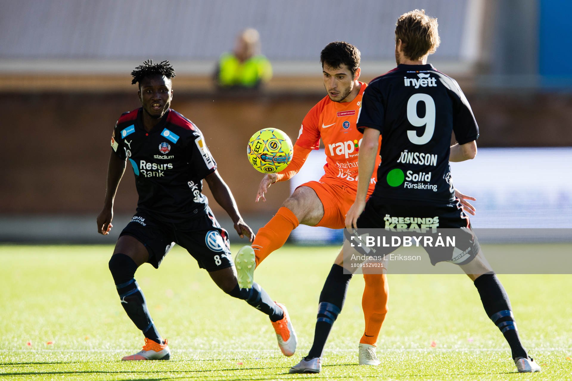 AFC Eskilstunas Anel Rashkaj utmanar Helsingborgs Mamudu