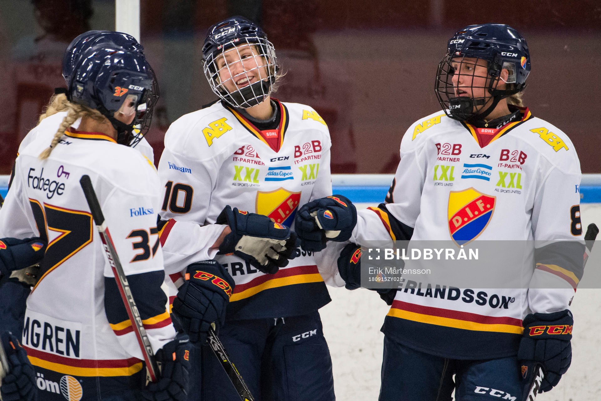 Djurgårdens Josefine Holmgren, Andrea Dalen och Hanna