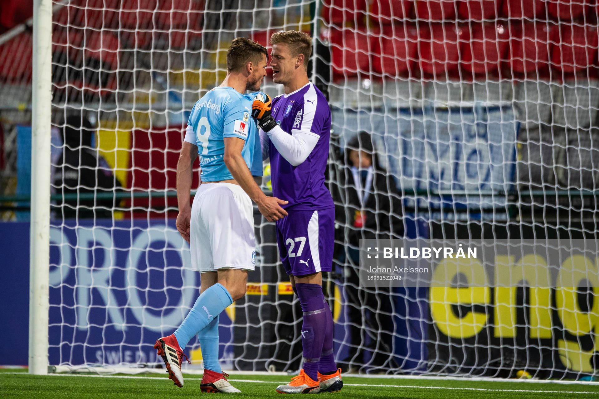Malmös Markus Rosenberg och Johan Dahlin firar en missad
