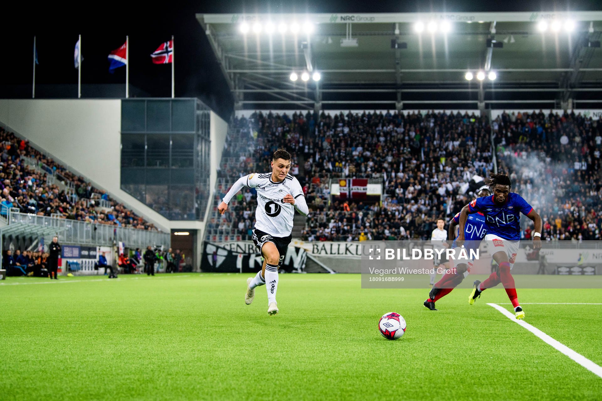 Jonathan Levi of Rosenborg and Sam Adekugbe of Vålerenga