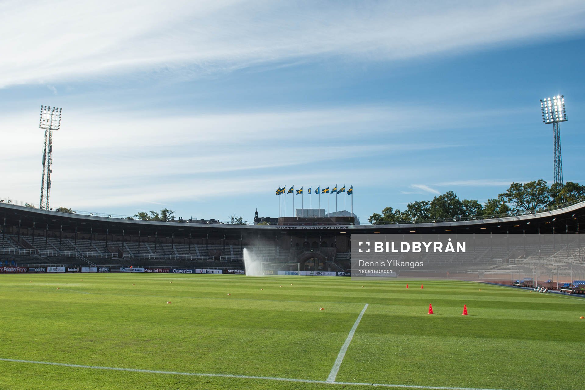 Interiör av Stadion innan fotbollsmatchen i Damallsvenskan