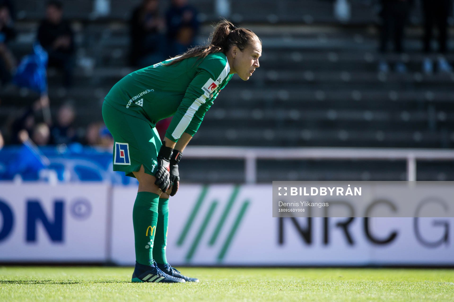 Växjös målvakt Katlynn Fraine deppar