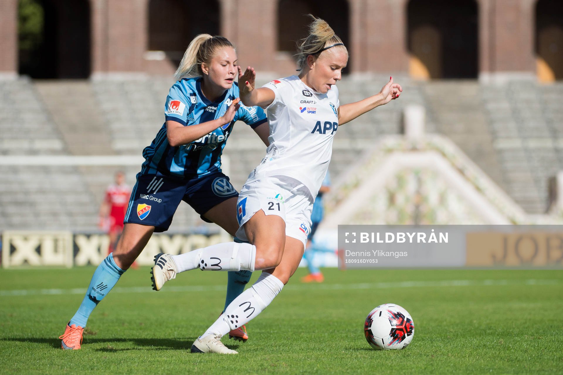 Växjös Stina Lennartsson och Djurgårdens Fanny Andersson