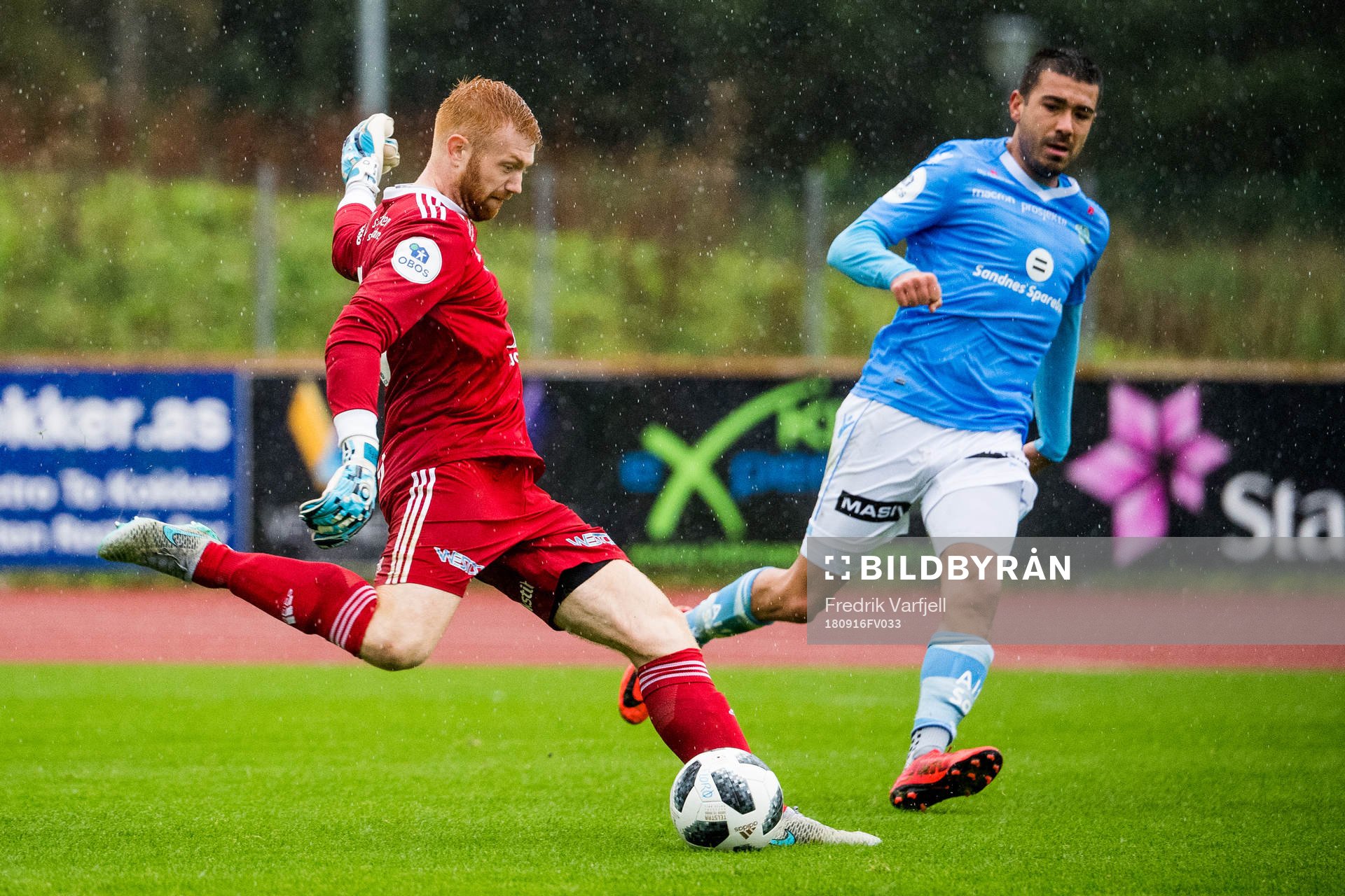 Goalkeeper Renze Fij of Florø and Sanel Kapidzic of