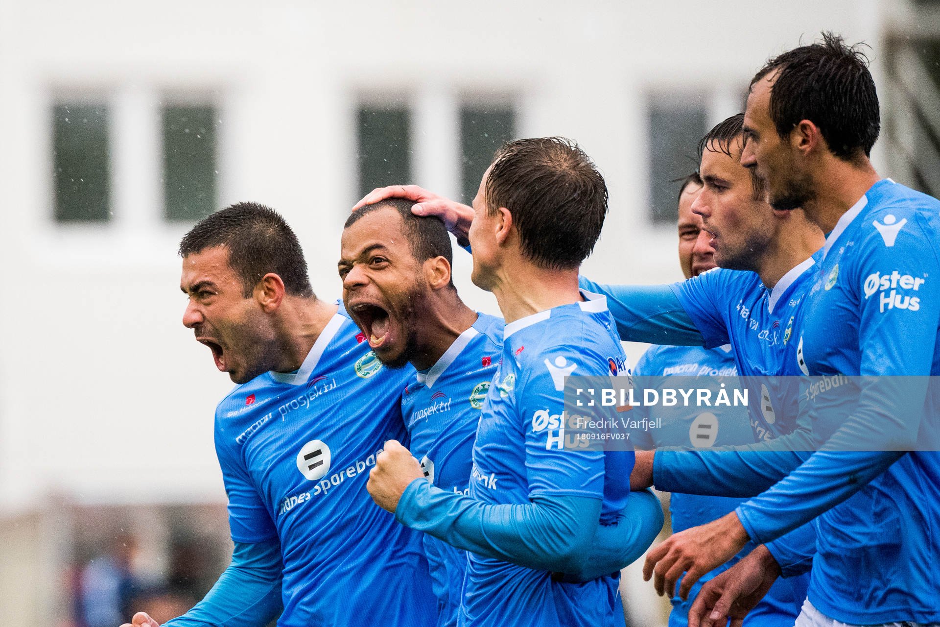 Erixon Danso of Sandnes Ulf celebrates with teammates