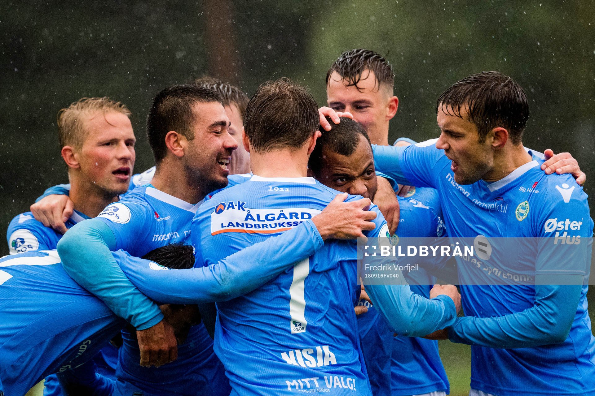 Erixon Danso of Sandnes Ulf celebrates with teammates