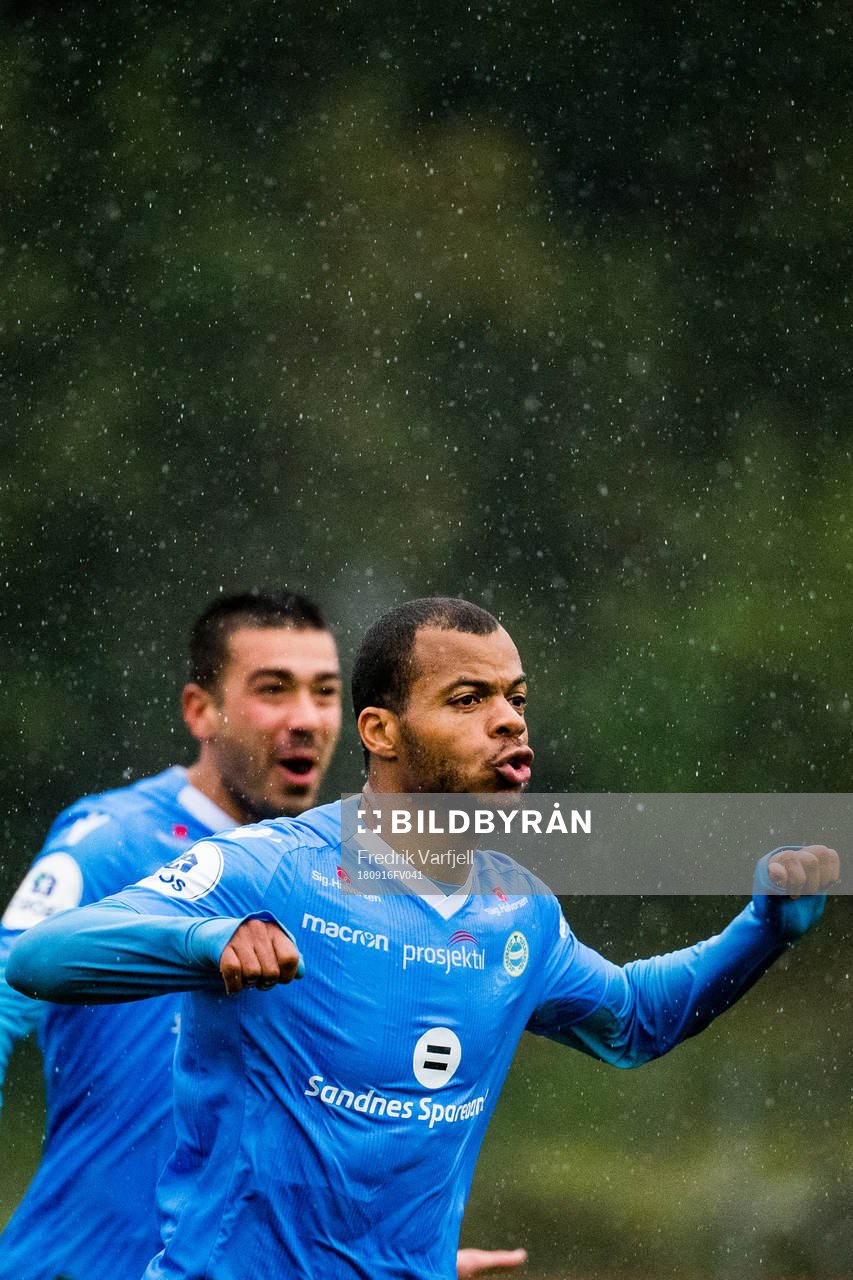Erixon Danso of Sandnes Ulf celebrates with teammates
